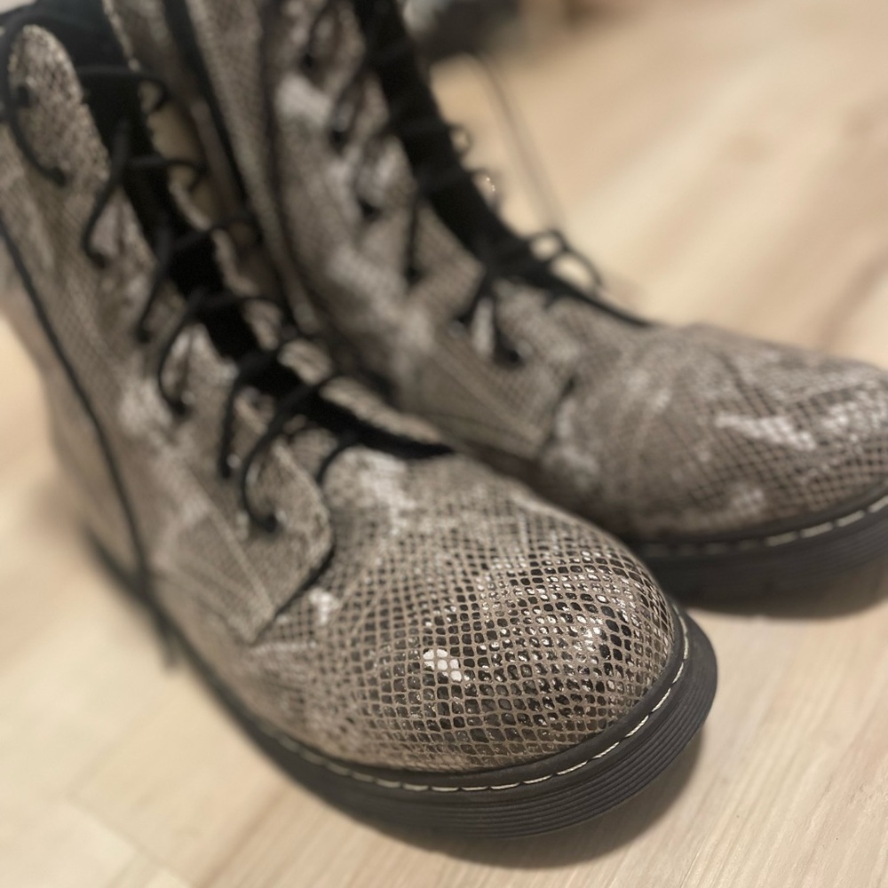 Combat boots size 11